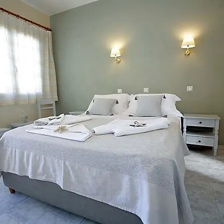 Alexandra's 4* Parikia (Paros)