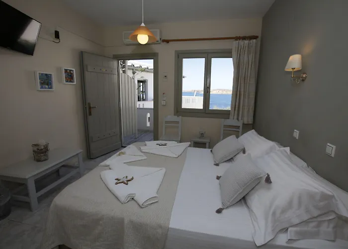 アレクサンドラズ ルームズ パロス島