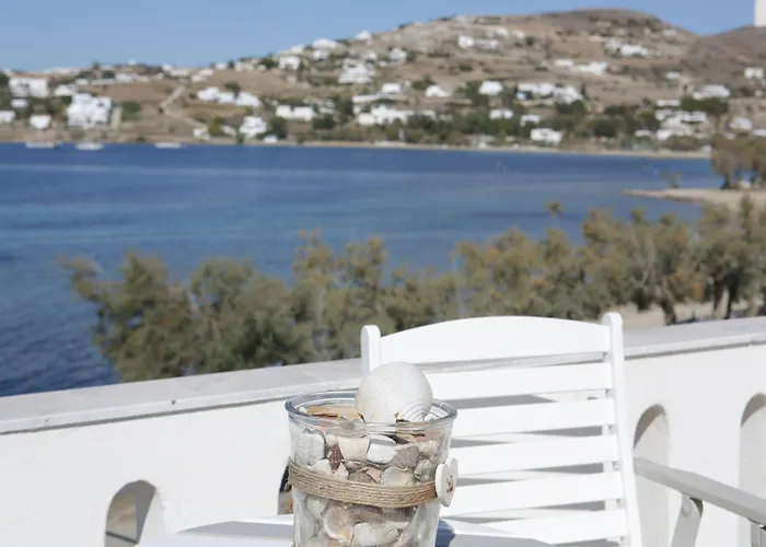 アレクサンドラズ ルームズ アパートホテル パロス島