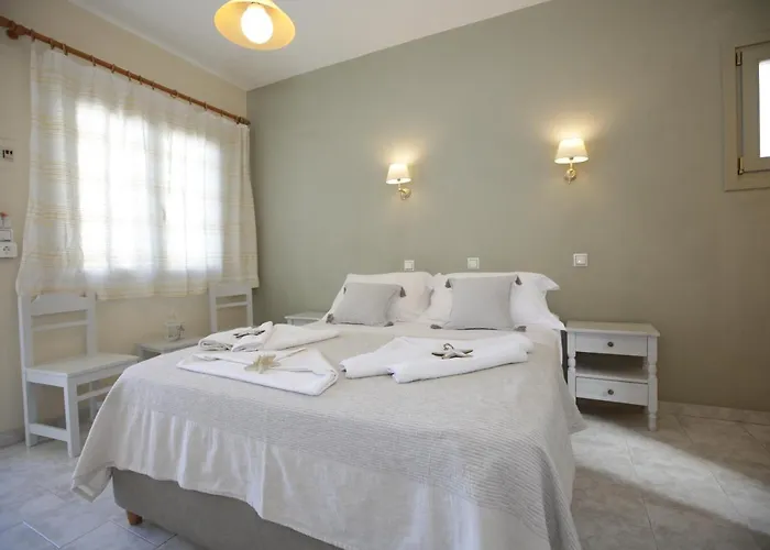 アレクサンドラズ ルームズ 4*