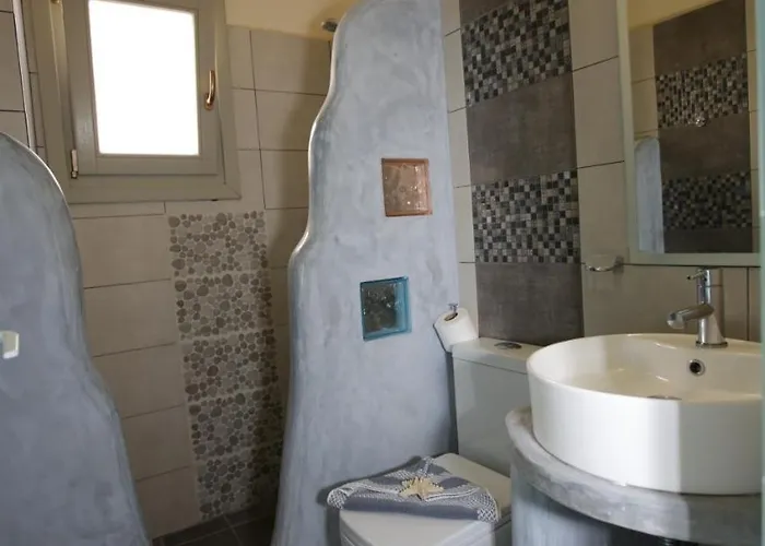 アレクサンドラズ ルームズ アパートホテル 4*