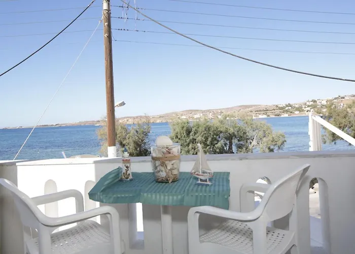 アレクサンドラズ ルームズ アパートホテル パロス島